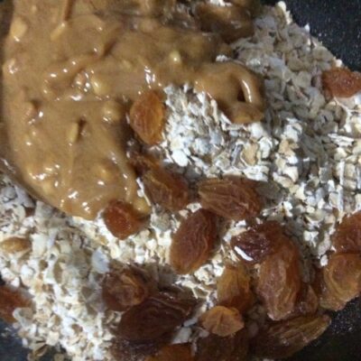 No-Bake Peanut Butter Honey Oat Bars - Plattershare - Recipes, food stories and food lovers No-Bake Peanut Butter Honey Oat Bars - Plattershare - Recipes, food stories and food lovers