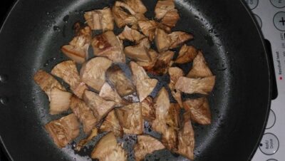 Honey-Kissed Jackfruit Fritters: A Sweet and Savory Bengali Delight - Plattershare - Recipes, food stories and food lovers Honey-Kissed Jackfruit Fritters: A Sweet and Savory Bengali Delight - Plattershare - Recipes, food stories and food lovers