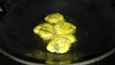 Honey-Kissed Jackfruit Fritters: A Sweet and Savory Bengali Delight - Plattershare - Recipes, food stories and food lovers Honey-Kissed Jackfruit Fritters: A Sweet and Savory Bengali Delight - Plattershare - Recipes, food stories and food lovers