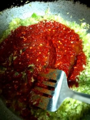Spicy Rajasthani Garlic Chili Chutney (Lahsun Ki Chutney) - Plattershare - Recipes, food stories and food lovers Spicy Rajasthani Garlic Chili Chutney (Lahsun Ki Chutney) - Plattershare - Recipes, food stories and food lovers
