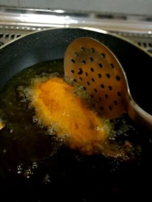 Crispy Rajasthani Mirchi Bada: Spicy Stuffed Chili Fritters - Plattershare - Recipes, food stories and food lovers Crispy Rajasthani Mirchi Bada: Spicy Stuffed Chili Fritters - Plattershare - Recipes, food stories and food lovers