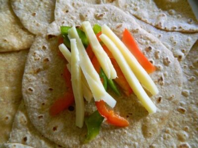 Spicy Whole Wheat Bell Pepper Enchiladas with Chili Gravy - Plattershare - Recipes, food stories and food lovers Spicy Whole Wheat Bell Pepper Enchiladas with Chili Gravy - Plattershare - Recipes, food stories and food lovers