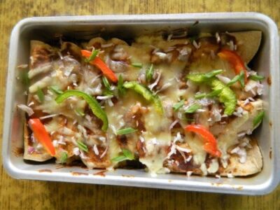 Spicy Whole Wheat Bell Pepper Enchiladas with Chili Gravy - Plattershare - Recipes, food stories and food lovers Spicy Whole Wheat Bell Pepper Enchiladas with Chili Gravy - Plattershare - Recipes, food stories and food lovers