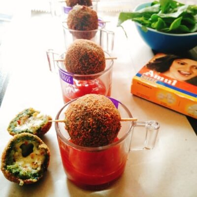 Spinach & Cheese Surprise Balls: A Crispy, Gooey Vegetarian Appetizer - Plattershare - Recipes, food stories and food lovers Spinach & Cheese Surprise Balls: A Crispy, Gooey Vegetarian Appetizer - Plattershare - Recipes, food stories and food lovers