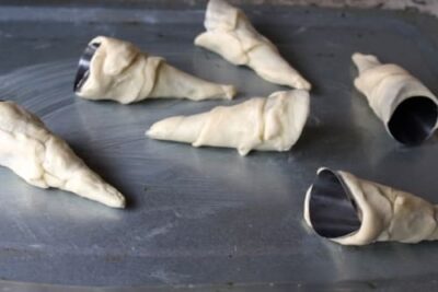 Crispy Cheese & Corn Puff Pastry Cones: An Easy Savory Appetizer - Plattershare - Recipes, food stories and food lovers Crispy Cheese & Corn Puff Pastry Cones: An Easy Savory Appetizer - Plattershare - Recipes, food stories and food lovers