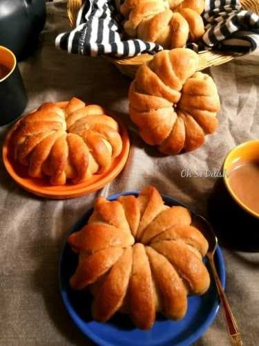 Coffee Caramel Coconut Flower Buns - Plattershare - Recipes, food stories and food lovers