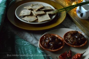 Teen Patti Crackers With A Chunky Bhut Jolokia Dip - Plattershare - Recipes, food stories and food lovers