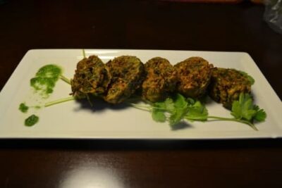 Crispy Parsley Fritters with Pesto: An Italian Twist on Kothimbir Vadi - Plattershare - Recipes, food stories and food lovers Crispy Parsley Fritters with Pesto: An Italian Twist on Kothimbir Vadi - Plattershare - Recipes, food stories and food lovers