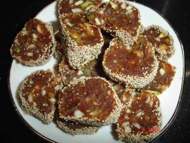Dates Burfi - Plattershare - Recipes, Food Stories And Food Enthusiasts