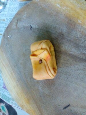 Laung Lotika: Exquisite Bengali Clove-Sealed Sweet Dumplings - Plattershare - Recipes, food stories and food lovers Laung Lotika: Exquisite Bengali Clove-Sealed Sweet Dumplings - Plattershare - Recipes, food stories and food lovers