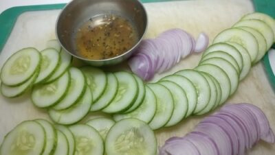 Refreshing Cucumber and Red Onion Salad: A Simple Summer Side - Plattershare - Recipes, food stories and food lovers Refreshing Cucumber and Red Onion Salad: A Simple Summer Side - Plattershare - Recipes, food stories and food lovers