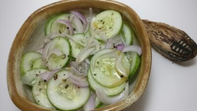 Refreshing Cucumber and Red Onion Salad: A Simple Summer Side - Plattershare - Recipes, food stories and food lovers Refreshing Cucumber and Red Onion Salad: A Simple Summer Side - Plattershare - Recipes, food stories and food lovers
