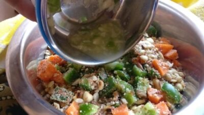 Tangy Carrot & Bell Pepper Salad with Crunchy Peanuts - Plattershare - Recipes, food stories and food lovers Tangy Carrot & Bell Pepper Salad with Crunchy Peanuts - Plattershare - Recipes, food stories and food lovers