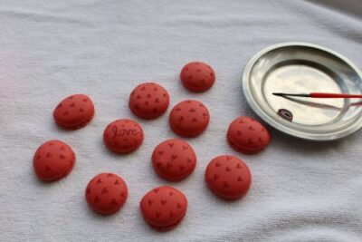 Exquisite Eggless Raspberry Rose Macarons - Plattershare - Recipes, food stories and food lovers Exquisite Eggless Raspberry Rose Macarons - Plattershare - Recipes, food stories and food lovers