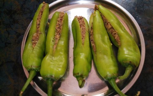 Fried Kashmiri Chilli - Plattershare - Recipes, food stories and food enthusiasts