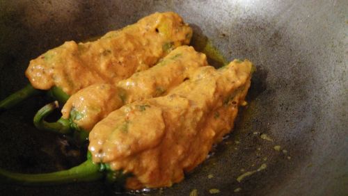 Fried Kashmiri Chilli - Plattershare - Recipes, food stories and food enthusiasts