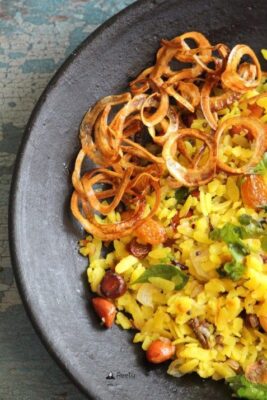 Light and Fluffy Kande Poha (Onion Poha): A Classic Maharashtrian Breakfast - Plattershare - Recipes, food stories and food lovers Light and Fluffy Kande Poha (Onion Poha): A Classic Maharashtrian Breakfast - Plattershare - Recipes, food stories and food lovers