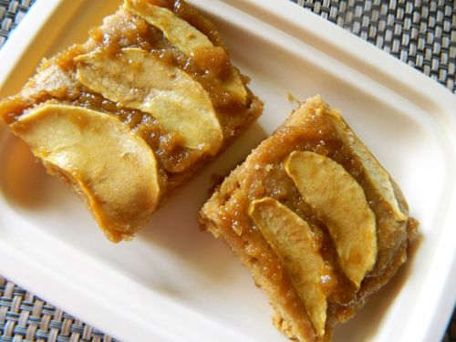 Apple Tray Cake With Lemon Toffee Sauce - Plattershare - Recipes, food stories and food lovers