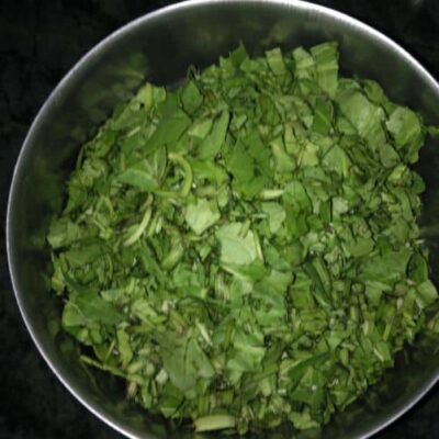 Sarson Ka Saag with Makke Di Roti: A Classic Punjabi Winter Feast - Plattershare - Recipes, food stories and food lovers Sarson Ka Saag with Makke Di Roti: A Classic Punjabi Winter Feast - Plattershare - Recipes, food stories and food lovers