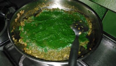 Sarson Ka Saag with Makke Di Roti: A Classic Punjabi Winter Feast - Plattershare - Recipes, food stories and food lovers Sarson Ka Saag with Makke Di Roti: A Classic Punjabi Winter Feast - Plattershare - Recipes, food stories and food lovers