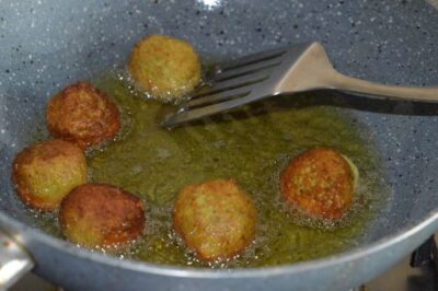 Crispy & Flavorful Falafel: The Ultimate Guide to Chickpea Fritters - Plattershare - Recipes, food stories and food lovers Crispy & Flavorful Falafel: The Ultimate Guide to Chickpea Fritters - Plattershare - Recipes, food stories and food lovers