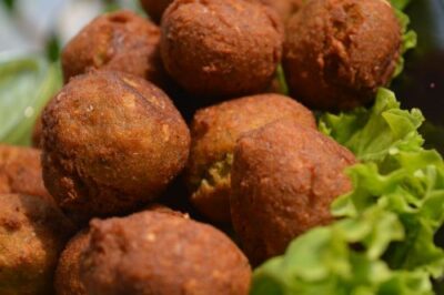 Crispy & Flavorful Falafel: The Ultimate Guide to Chickpea Fritters - Plattershare - Recipes, food stories and food lovers Crispy & Flavorful Falafel: The Ultimate Guide to Chickpea Fritters - Plattershare - Recipes, food stories and food lovers