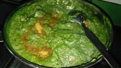 Saag Singhade: Creamy Spinach with Water Chestnuts - Plattershare - Recipes, food stories and food lovers Saag Singhade: Creamy Spinach with Water Chestnuts - Plattershare - Recipes, food stories and food lovers