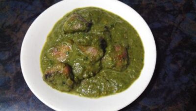 Saag Singhade: Creamy Spinach with Water Chestnuts - Plattershare - Recipes, food stories and food lovers Saag Singhade: Creamy Spinach with Water Chestnuts - Plattershare - Recipes, food stories and food lovers