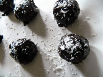 Oats & Almonds Dark Chocolate Truffle - Plattershare - Recipes, food stories and food lovers