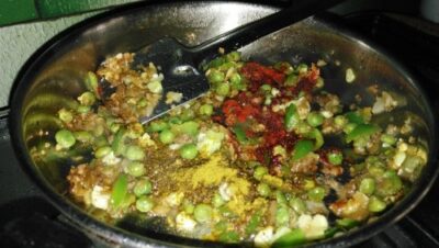 Authentic Mumbai Pav Bhaji: A Spicy Vegetarian Street Food Delight - Plattershare - Recipes, food stories and food lovers Authentic Mumbai Pav Bhaji: A Spicy Vegetarian Street Food Delight - Plattershare - Recipes, food stories and food lovers