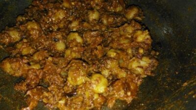 Authentic Punjabi Chole: A Flavorful Chickpea Curry Recipe - Plattershare - Recipes, food stories and food lovers Authentic Punjabi Chole: A Flavorful Chickpea Curry Recipe - Plattershare - Recipes, food stories and food lovers
