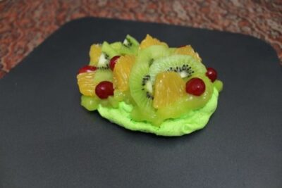 Vegan Aquafaba Pavlova with Zesty Lime Curd & Fresh Fruit - Plattershare - Recipes, food stories and food lovers Vegan Aquafaba Pavlova with Zesty Lime Curd & Fresh Fruit - Plattershare - Recipes, food stories and food lovers