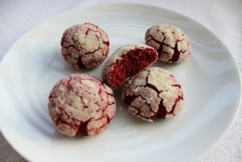 Red Velvet Snow Ball Crinkle Cookies - Plattershare - Recipes, food stories and food lovers