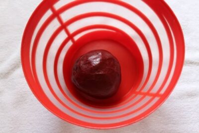 Molten Nutella-Stuffed Red Velvet Cookies - Plattershare - Recipes, food stories and food lovers Molten Nutella-Stuffed Red Velvet Cookies - Plattershare - Recipes, food stories and food lovers
