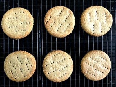 Healthy Homemade Digestive Biscuits with a Chocolate Twist - Plattershare - Recipes, food stories and food lovers Healthy Homemade Digestive Biscuits with a Chocolate Twist - Plattershare - Recipes, food stories and food lovers