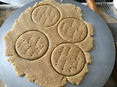 Healthy Homemade Digestive Biscuits with a Chocolate Twist - Plattershare - Recipes, food stories and food lovers Healthy Homemade Digestive Biscuits with a Chocolate Twist - Plattershare - Recipes, food stories and food lovers