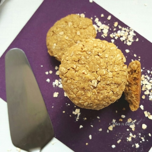 Anzac Biscuits - Plattershare - Recipes, food stories and food lovers