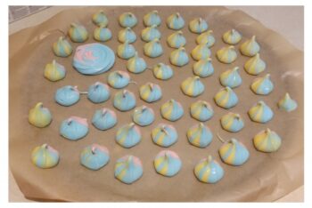 Colourful Meringue Kisses - Plattershare - Recipes, food stories and food lovers