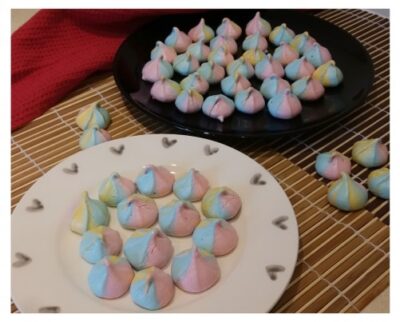 Colorful Meringue Kisses: A Light & Airy Treat - Plattershare - Recipes, food stories and food lovers Colorful Meringue Kisses: A Light & Airy Treat - Plattershare - Recipes, food stories and food lovers