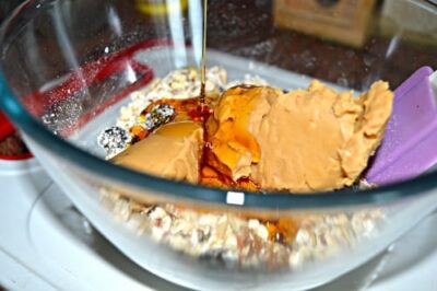 Easy No-Bake Peanut Butter Granola Bars - Plattershare - Recipes, food stories and food lovers Easy No-Bake Peanut Butter Granola Bars - Plattershare - Recipes, food stories and food lovers