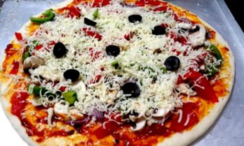 Easy Homemade Pizza Recipe (A Complete Step By Step Recipe) - Plattershare - Recipes, food stories and food lovers