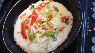 Classic French Omelette with Vibrant Vegetables - Plattershare - Recipes, food stories and food lovers Classic French Omelette with Vibrant Vegetables - Plattershare - Recipes, food stories and food lovers