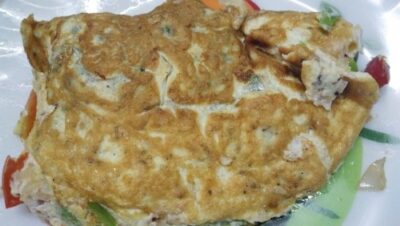 Classic French Omelette with Vibrant Vegetables - Plattershare - Recipes, food stories and food lovers Classic French Omelette with Vibrant Vegetables - Plattershare - Recipes, food stories and food lovers