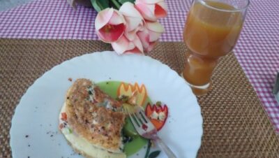 Classic French Omelette with Vibrant Vegetables - Plattershare - Recipes, food stories and food lovers Classic French Omelette with Vibrant Vegetables - Plattershare - Recipes, food stories and food lovers