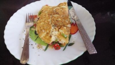 Classic French Omelette with Vibrant Vegetables - Plattershare - Recipes, food stories and food lovers Classic French Omelette with Vibrant Vegetables - Plattershare - Recipes, food stories and food lovers