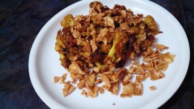 Crunchy Cauliflower with Papad: A Flavorful Sattvik Side Dish - Plattershare - Recipes, food stories and food lovers Crunchy Cauliflower with Papad: A Flavorful Sattvik Side Dish - Plattershare - Recipes, food stories and food lovers