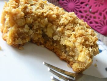 Apple Oats Crumble Cake - Plattershare - Recipes, food stories and food lovers
