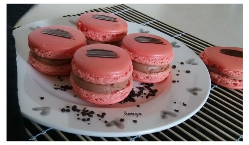 Strawberry, Chilly Chocolate Macaroons - Plattershare - Recipes, food stories and food lovers