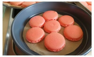 Spicy Strawberry & Chocolate Macarons: A Delicate Dance of Flavors - Plattershare - Recipes, food stories and food lovers Spicy Strawberry & Chocolate Macarons: A Delicate Dance of Flavors - Plattershare - Recipes, food stories and food lovers