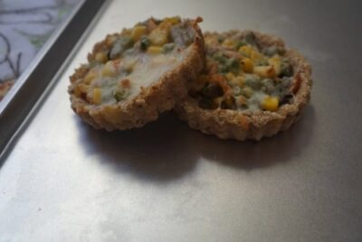 Crispy Potato Crust Mini Veggie Pies (Gluten-Free) - Plattershare - Recipes, food stories and food lovers Crispy Potato Crust Mini Veggie Pies (Gluten-Free) - Plattershare - Recipes, food stories and food lovers